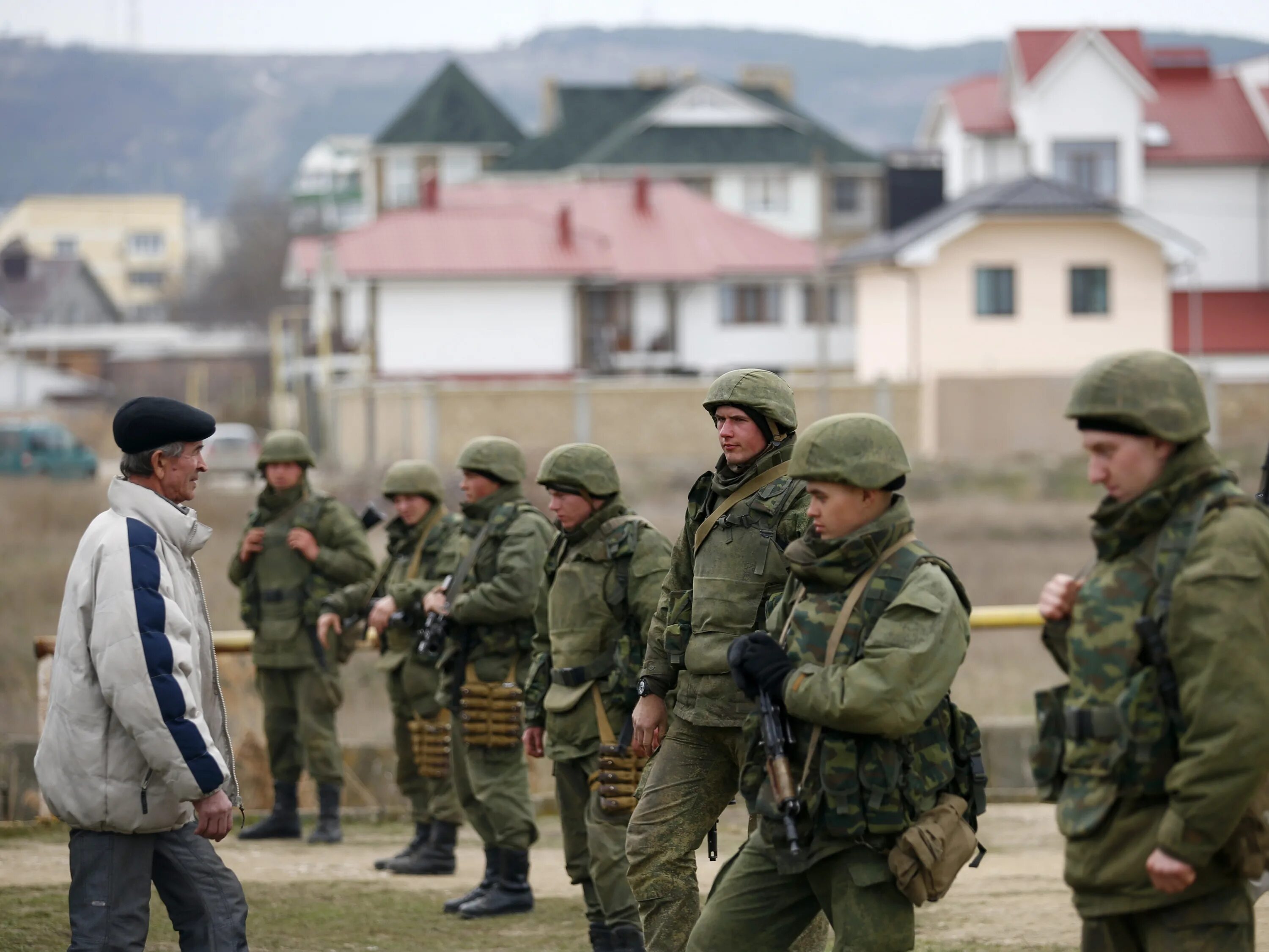 Российские войска в Крыму. Российские войска в крысу. Солдаты в Крыму. Российские военные в Крыму. Военные россии италия