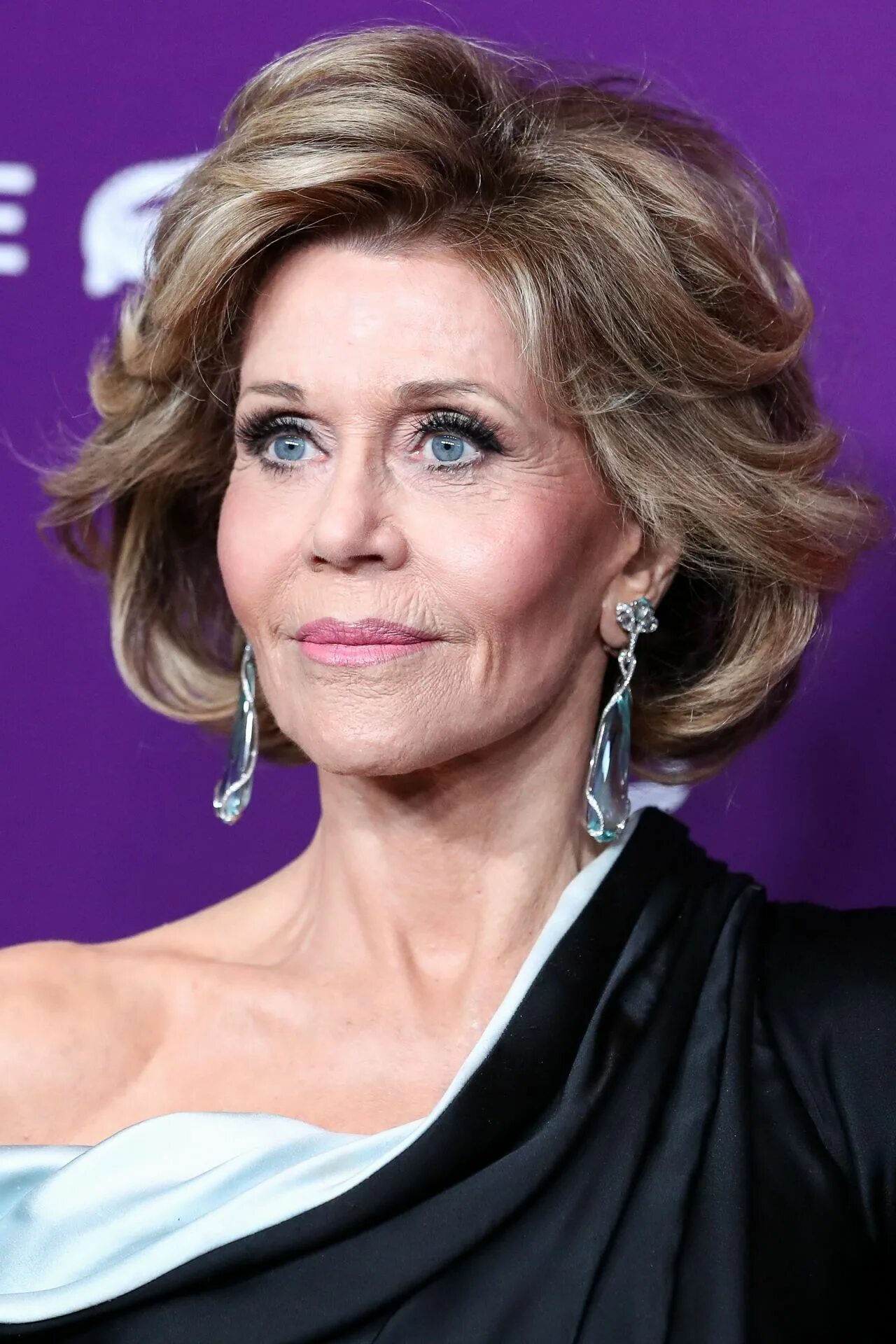 Прическа для женщины 60 лет на средние. Джейн фонда. Джейн фонда 2022. Jane Fonda 2019. Джейн фонда сейчас 2022.