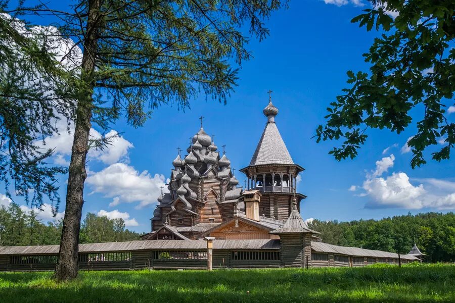 Рублено в области. Усадьба Богословка в Невском лесопарке. Усадьба Богословка Покровская Церковь.