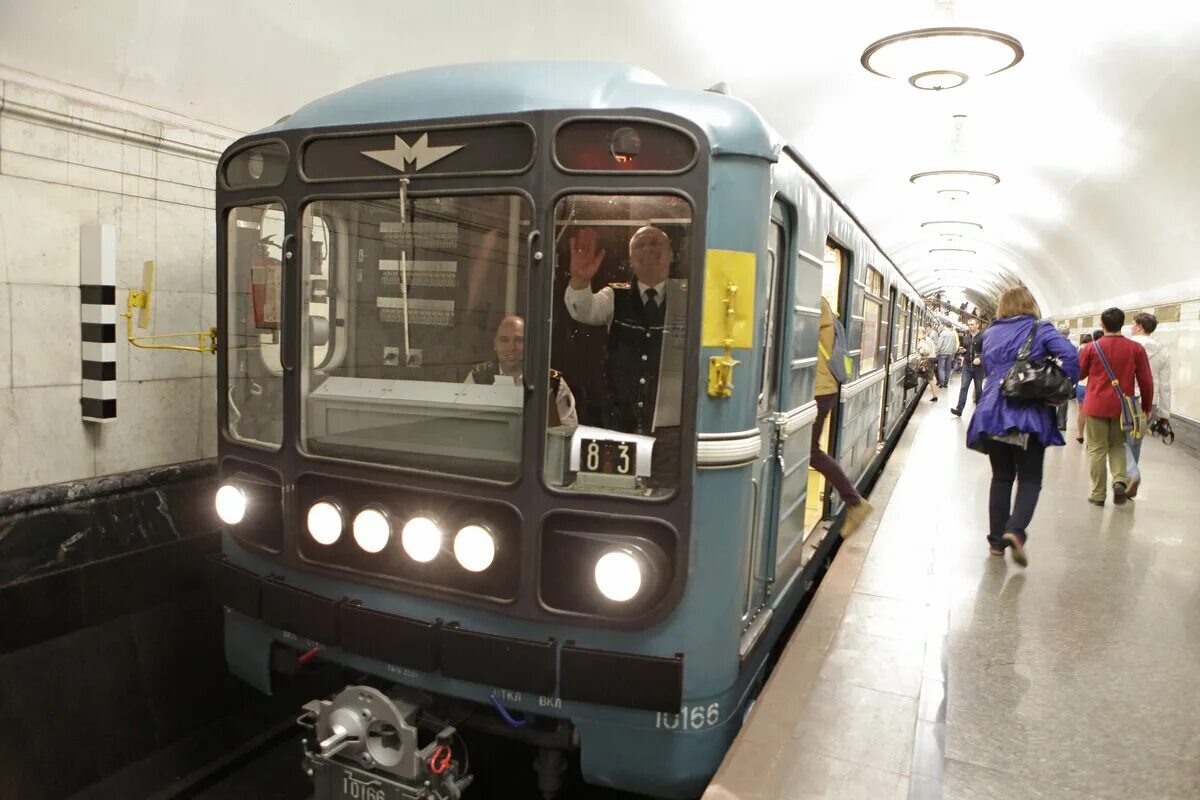 Сколько поездов на замоскворецкой линии. Вагоны метро Замоскворецкая линия. Метро Замоскворецкая линия 1938 год. Замоскворецкая линия метро поезда. Замоскворецкая линия 81-775.