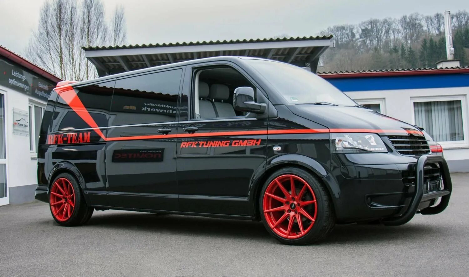 Тюнинг фольксваген т5. Transporter t5 Tuning. VW t5 Tuning. Volkswagen Transporter t5 тюнинг. Тюнинг Фольксваген Транспортер т5.