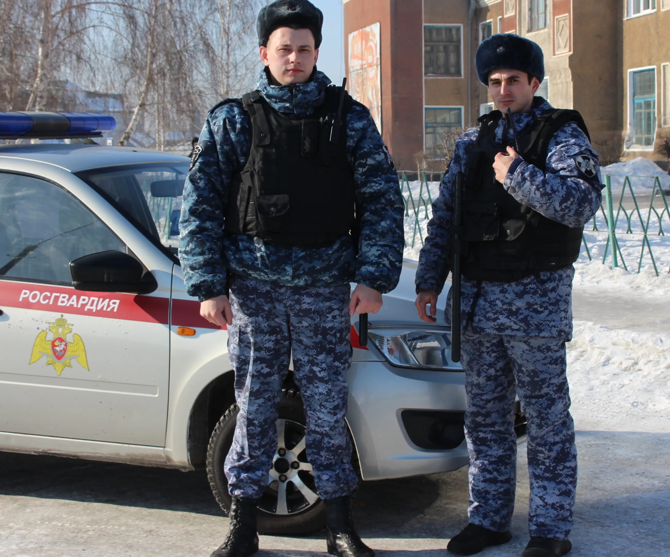 Охранник в школе. Охранное агентство телохранитель спб. Охранник продуктового магазина. Охрана в крае. Охрана в крае.