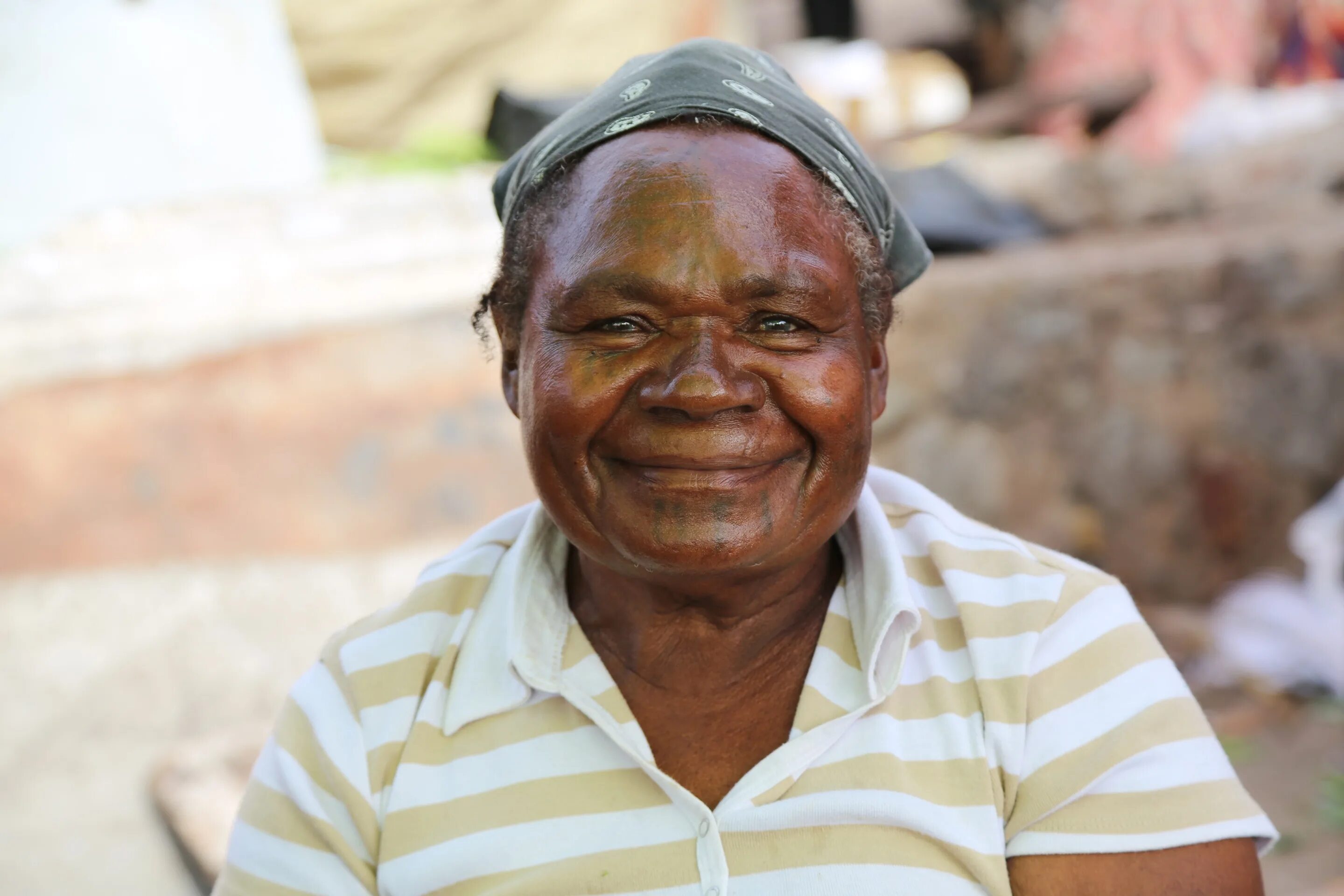 Африканская бабушка. Пожилая африканка. Темнокожая бабушка. Чернокожая бабушка