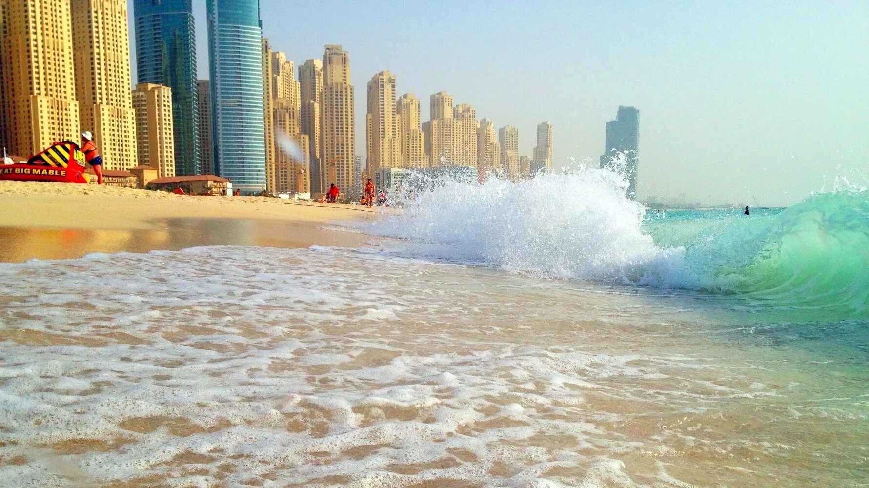 Самая жаркая страна в этом году. Персидский залив Абу Даби. Абу Даби море.