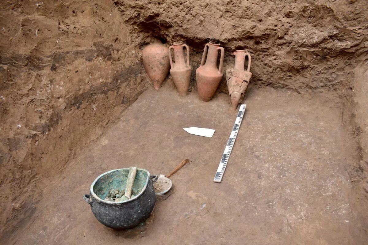 место археологических раскопок. археологические раскопки в израиле. найденные археологами города. археологические раскопки бан чианг. найденные археологами города.