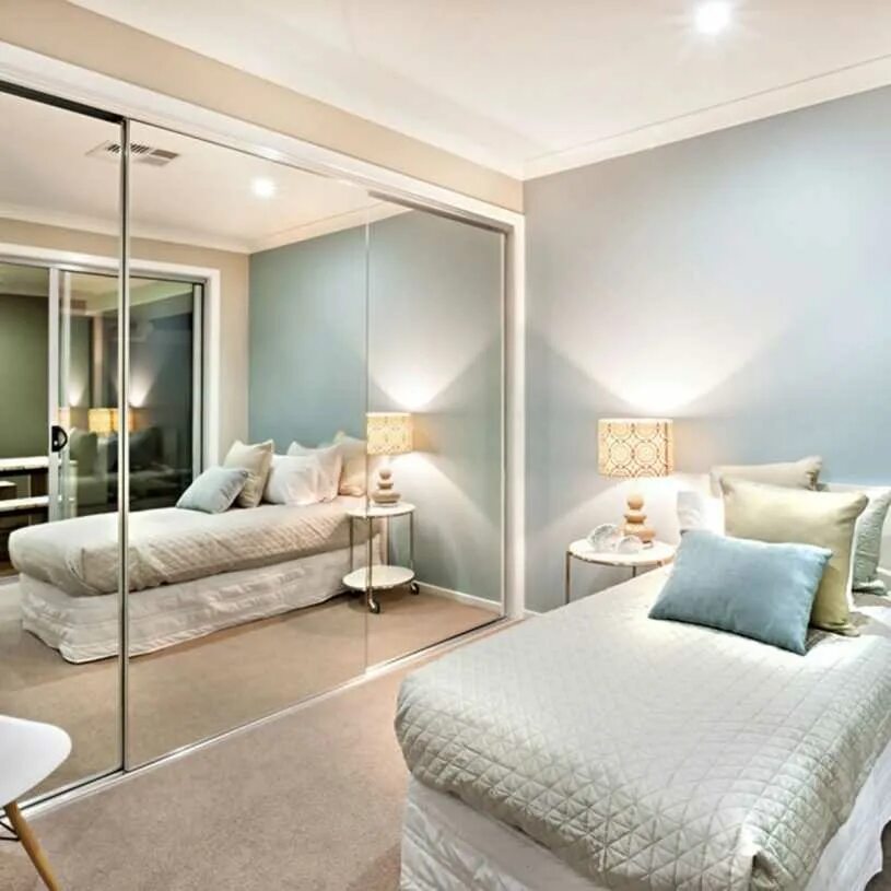 Светлая комната. Зеркала для увеличения пространства в комнате. Как сделать визуально больше. Визуальное увеличение комнаты. Как сделать визуально больше.