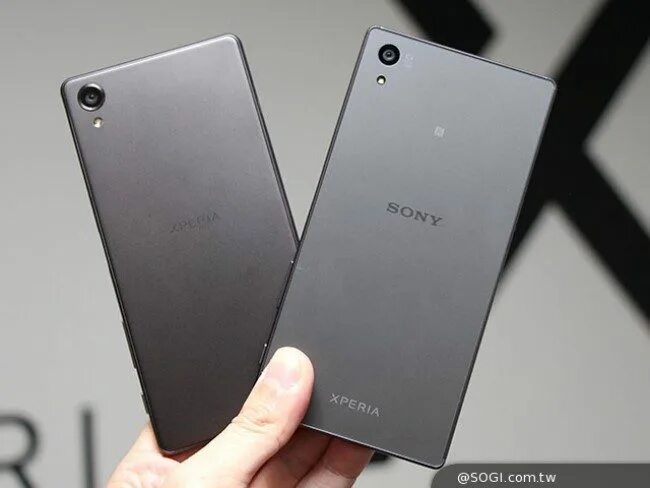 Sony xperia сравнение. Z Performance x5. Сравнение Xperia. Внешнее сравнение Xperia mk2 и Xperia mk3.