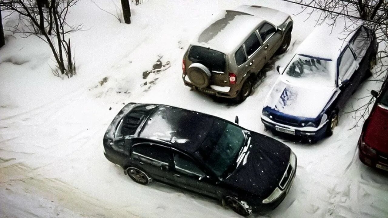 Заперли машину на парковке. Перекрыли машину во дворе зимой. Заблокировали на парковке. Машина заблокирована. Заблокировали выезд что делать