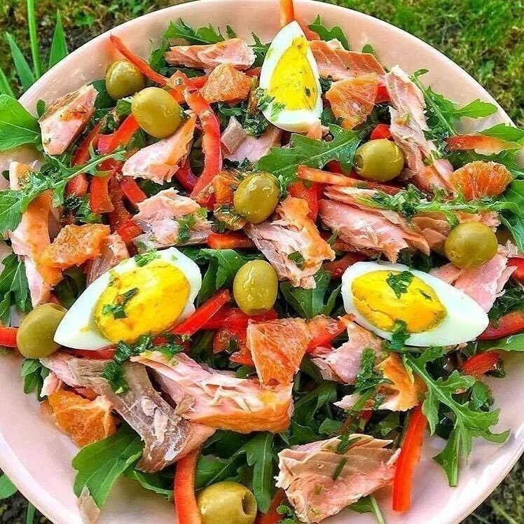 Салаты. Салат греческий узбекский. Салат без мяса и рыбы. Салат с макаронами. Садаты.