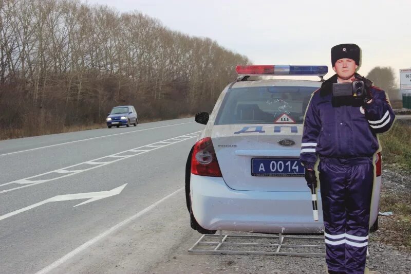 Дпс на дороге. Гаишник на трассе. Дорогой милиционер. Картонный дпс. Полицейский на дороге.