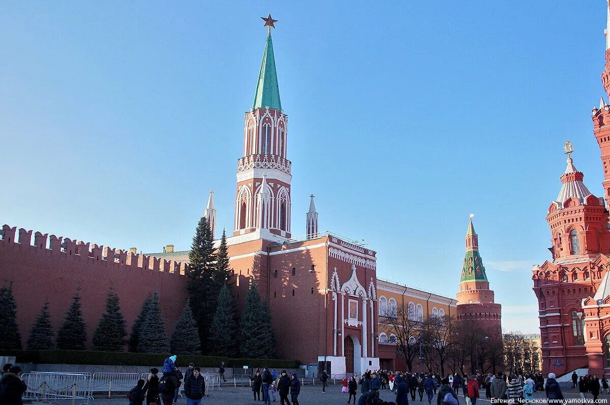 Какие башни в кремле москва. Никольская башня башни Московского Кремля. Никольская башня Кремля Москва. Никольская башня Московского Кремля Архитектор. Красная площадь Никольская башня.