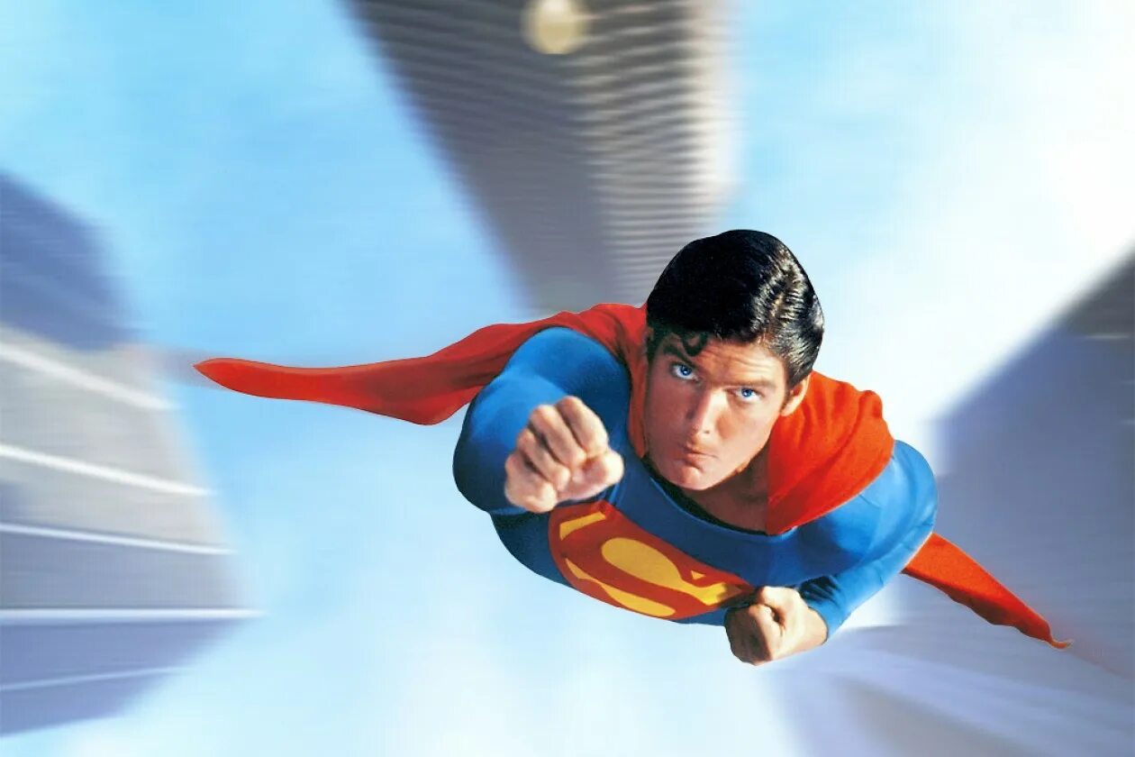 Супер летай. Супермен в полете. человек супермен. супермен летит. полет супермена.