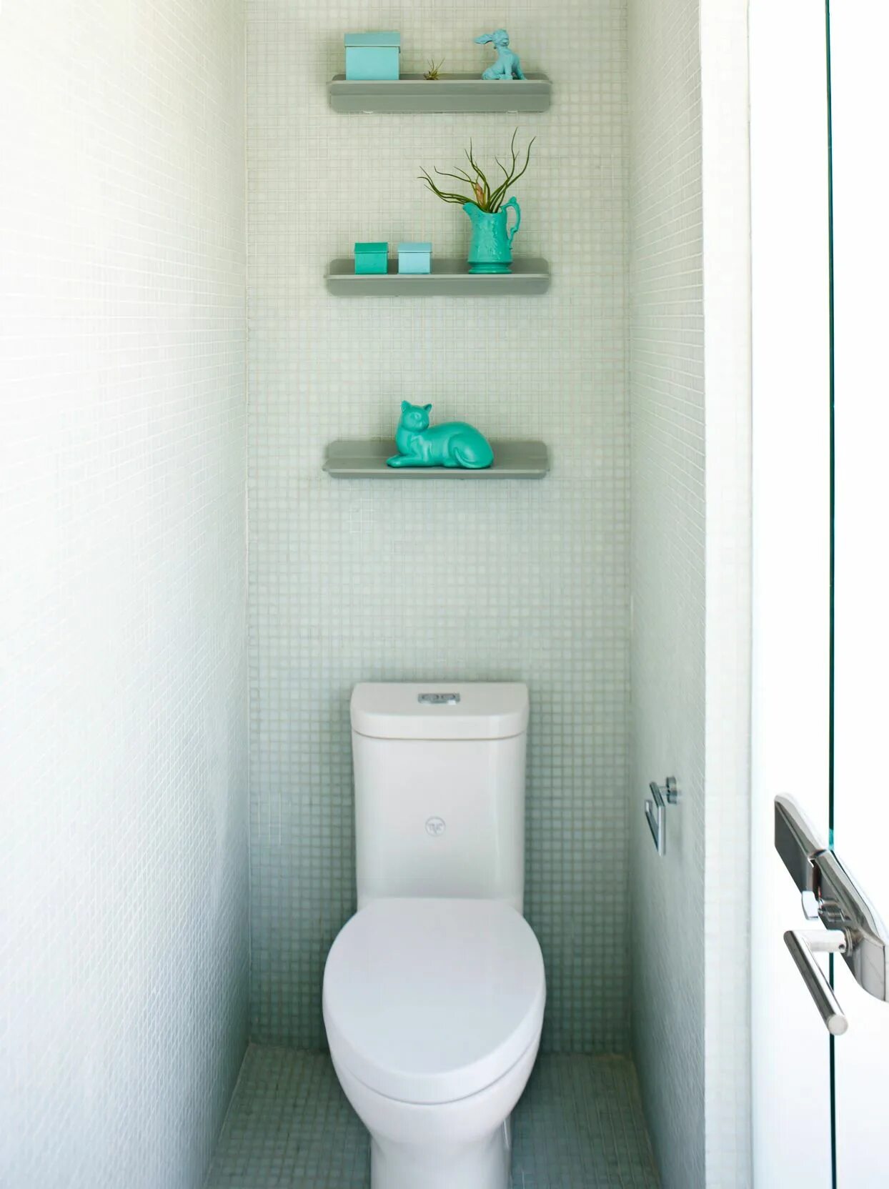 Вариант полок в туалете toilet shelving designs Small toilet room, Master bath remodel, Bath remodel