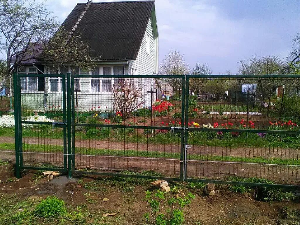 Столбы для забора из профнастила. Забор 3д природа. Прожилины для забора. Сварка заборов в спас деменске. Забор ступеньками из штакетника.