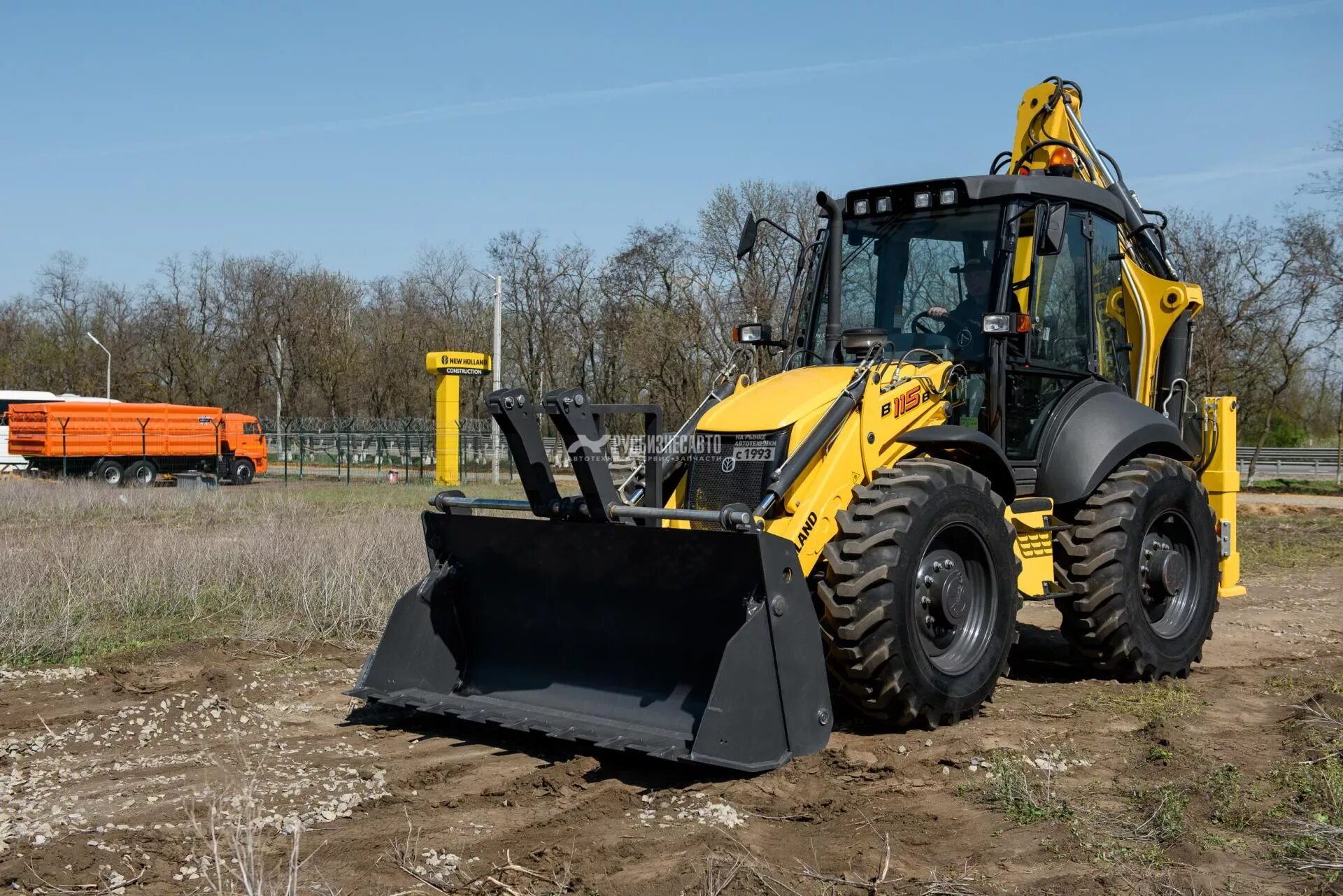 New holland 115. Экскаватор-погрузчик New Holland b80. Экскаватор погрузчик Нью Холланд 115. New Holland b115b. Погрузчик New Holland b80b.