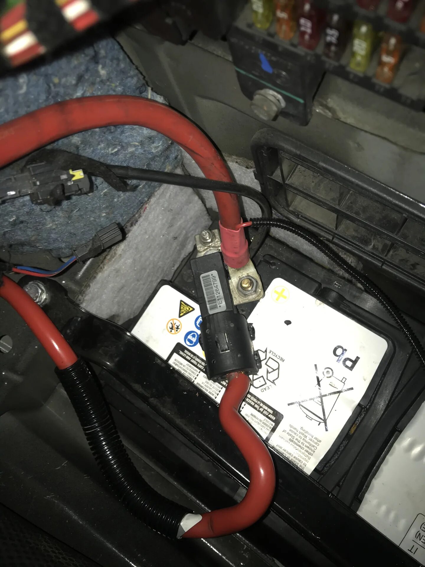 Клемма бмв е60. Плюсовая клемма бмв е60. Клемма бмв е60. Минусовая клемма bmw e60. Плюсовая клемма е60.