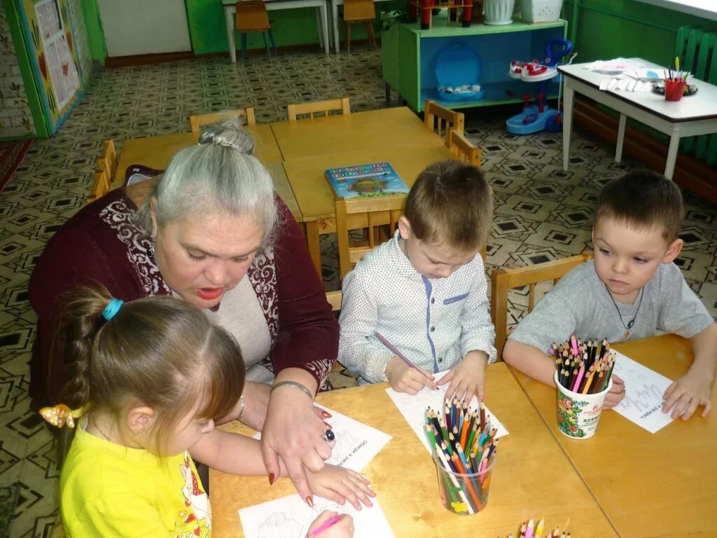 Денисовский детский сад. Прослушивание сказок для старшей группы. Дошкольники СЛУШАЮТ сказку. Дети СЛУШАЮТ рассказ старшей группе. Мбоу дошкольная группа