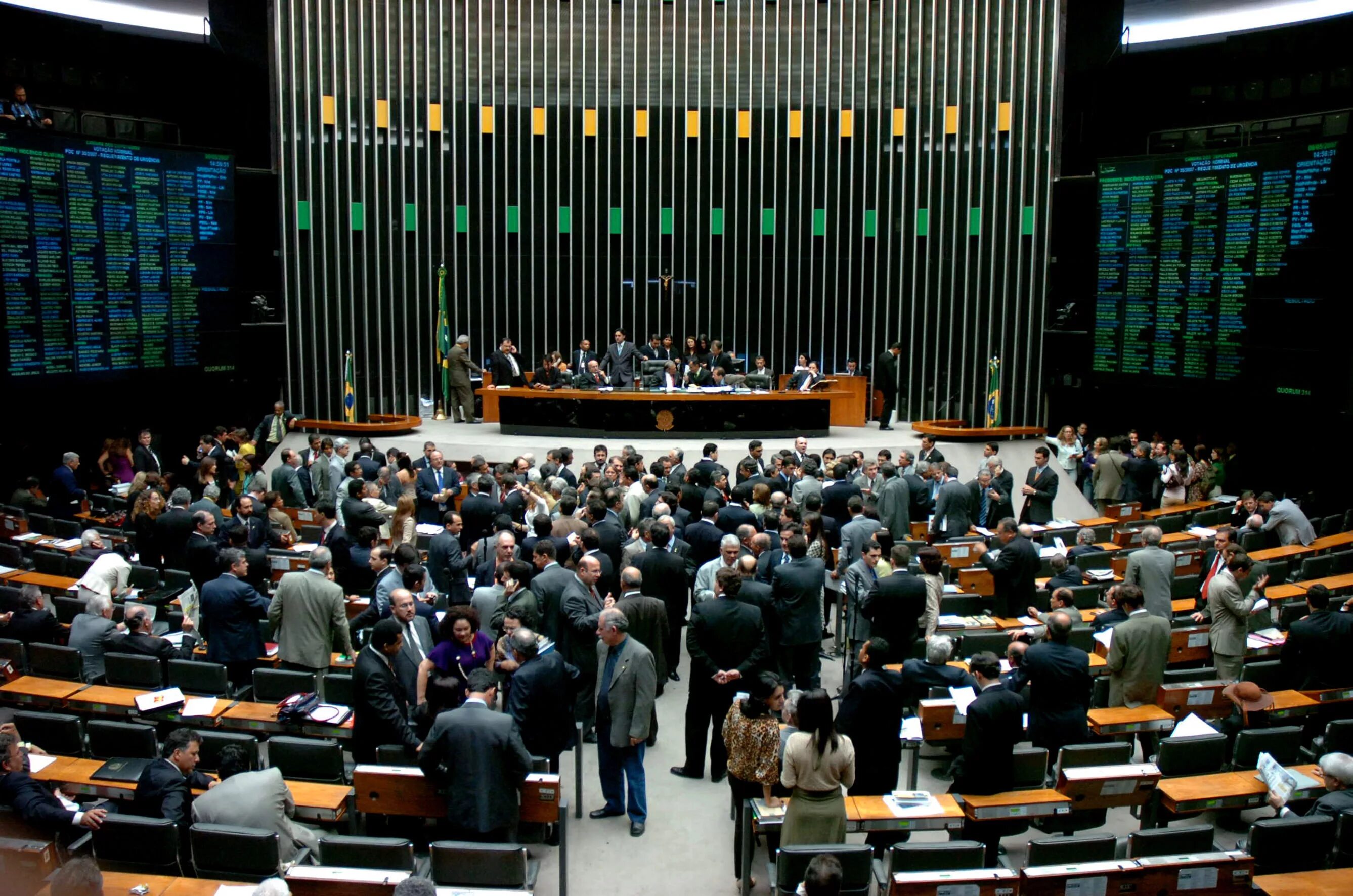 The new government has. Федеральный Сенат Бразилии. Палата депутатов Бразилии. Национальный конгресс Бразилии. Парламент и правительство Бразилии.