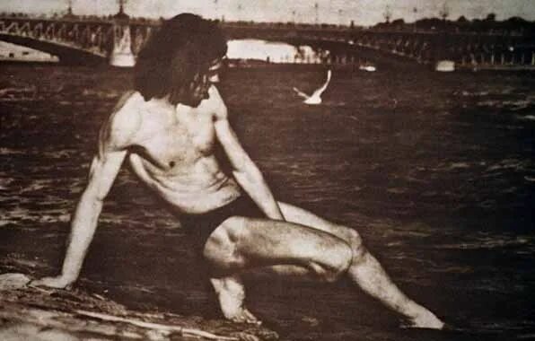 Дмитрий Медведев Голый