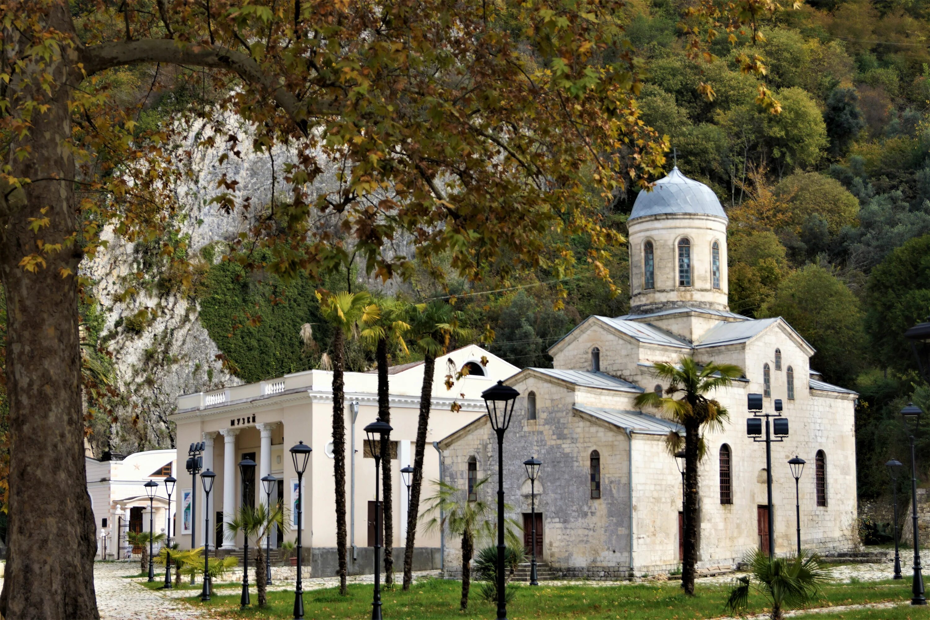 Новый афон симон. Храм Святого Кананита Абхазия. Храм Святого апостола Кананита (Абхазия).