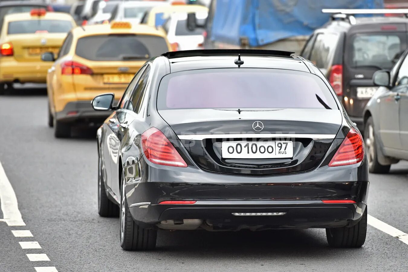 Номер авто о001оо 01. Гос оо. Гос оо. Мерседес с200 с гос номером. Мерседес гос номер о173от.