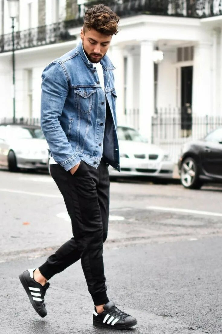 Mujskoy Style Jeans Jacket Style мужской. Кроссовки под джинсы мужские. Джинсовая куртка и черные джинсы мужские. Мужские Луки с джинсовой курткой.