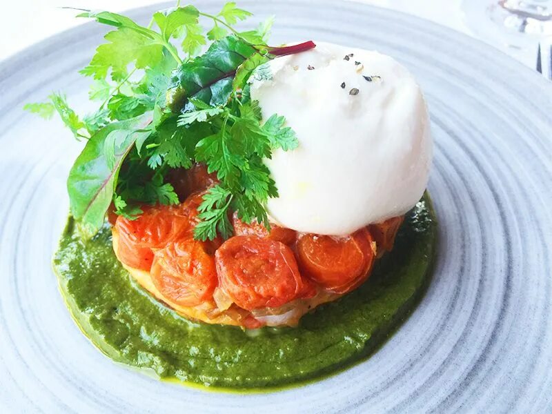 Бурато рецепт. Салат буратто. Итальянский сыр буррата. Буратта и страчателла. Буррата с томатами и песто.