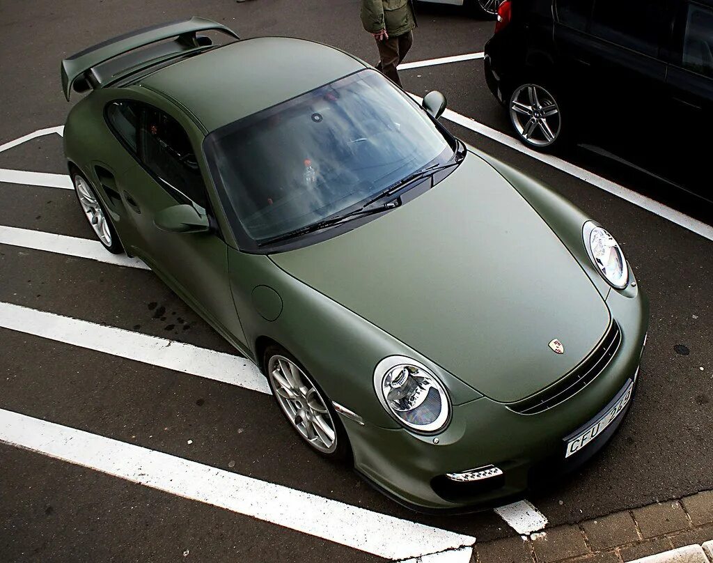 Зеленый матовый авто. Toyota gt86 зеленая. Nissan 370z green. Audi r8 2022 зеленый. Ламборджини ф40.