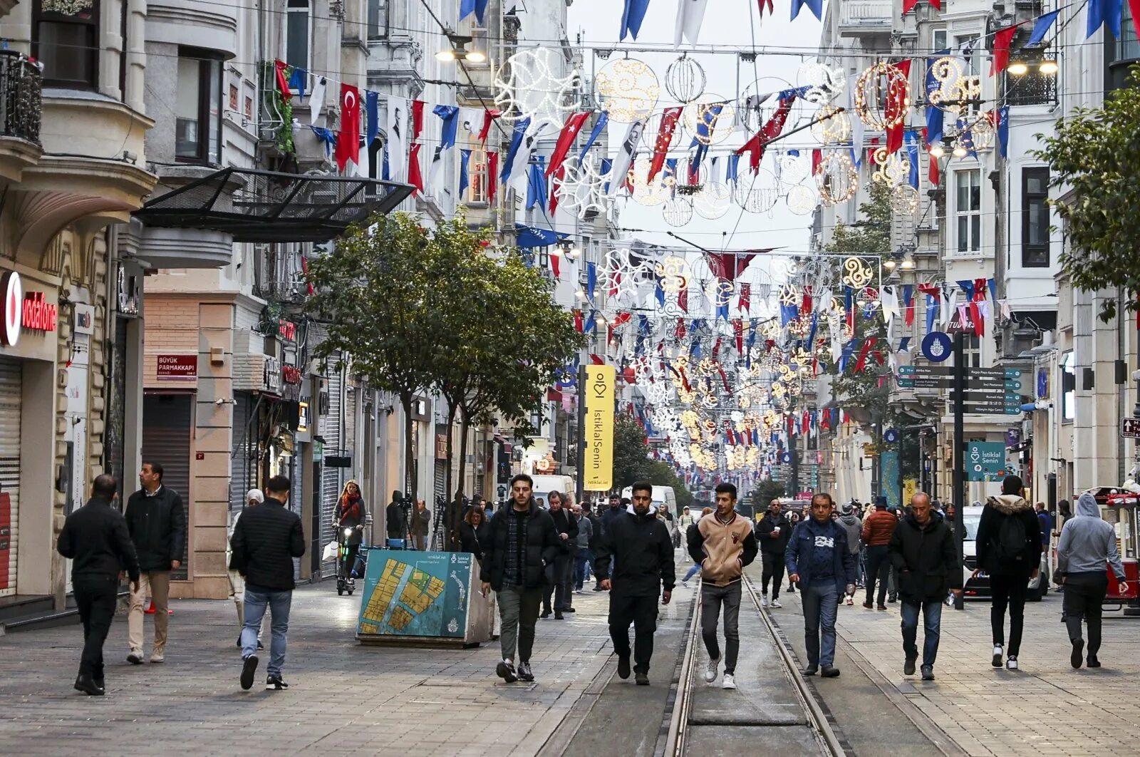 Истикляль Стамбул. Площадь Истикляль в Стамбуле. Улица Истикляль. Улица Истикляль и Таксим.