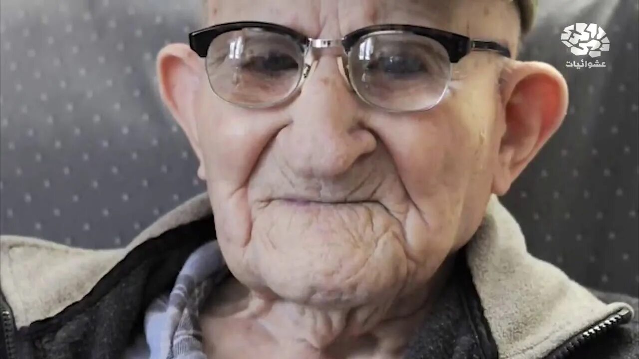 Умер самый старый мужчина в мире. Салустиано Санчес. Старик в очках. Старый дедушка.