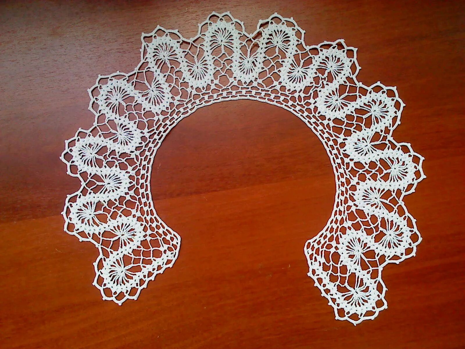 Вязание воротничков ажурных. Вязание воротничков ажурных. Кружевной воротник крючком. Вязаные воротнички крючком. Вязаные ажурные воротнички.