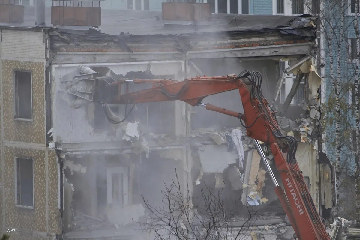 Снос могилев. Загородное шоссе могилев. Снос здания на автозаводской. Самовольная застройка. Демонтаж частного дома.