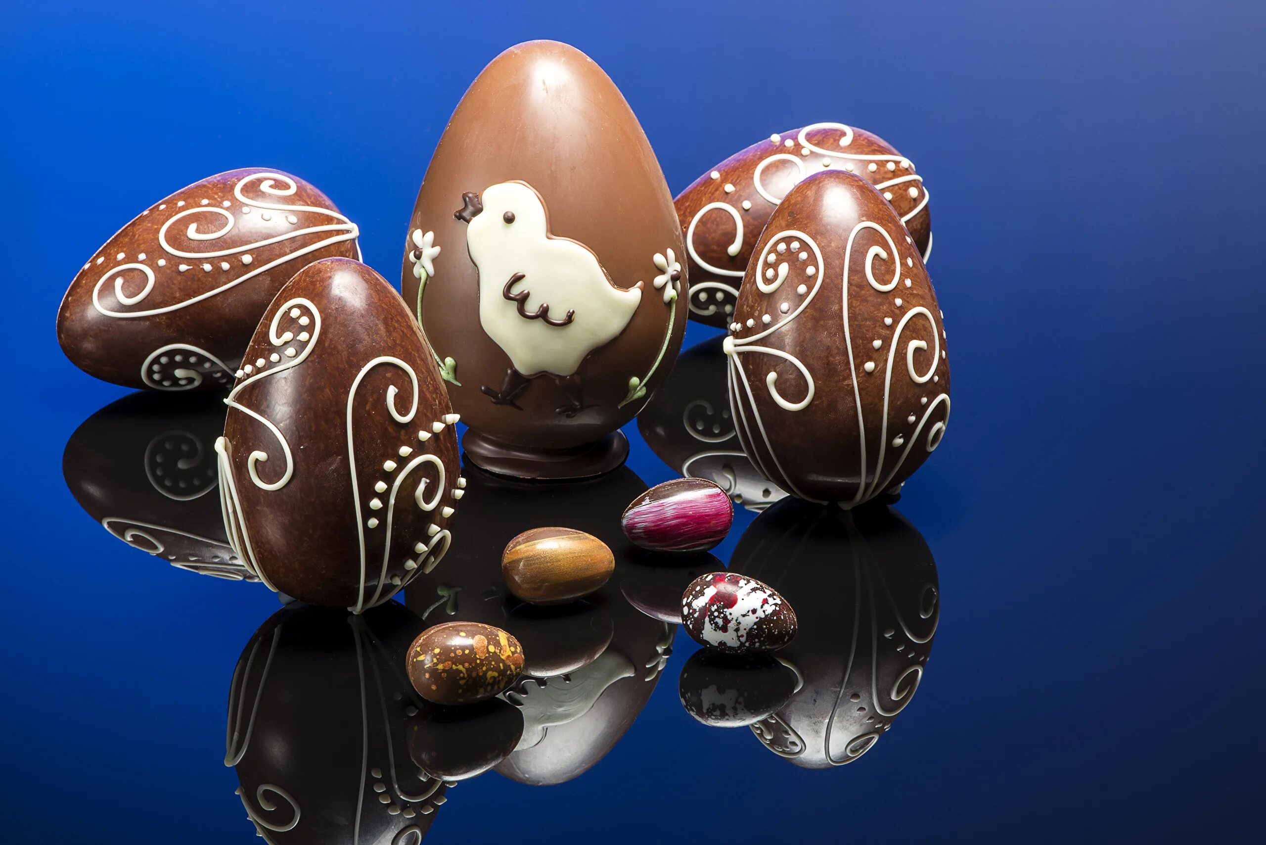 Пасхальный шоколад. Шоколадное яйцо. Пасхальное яйцо. Шоколадные пасхальные яички. Пасхальные яйца из шоколада.