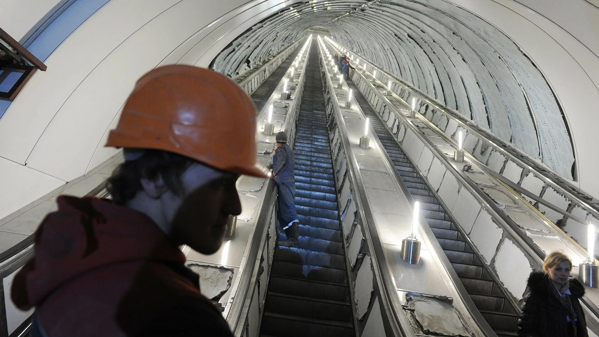 Услуги метрополитена. Эскалаторная служба Петербургского метрополитена. Эскалаторная служба Московского метрополитена. Служба тоннельных сооружений Петербургского метрополитена. Технический надзор в метрополитене.