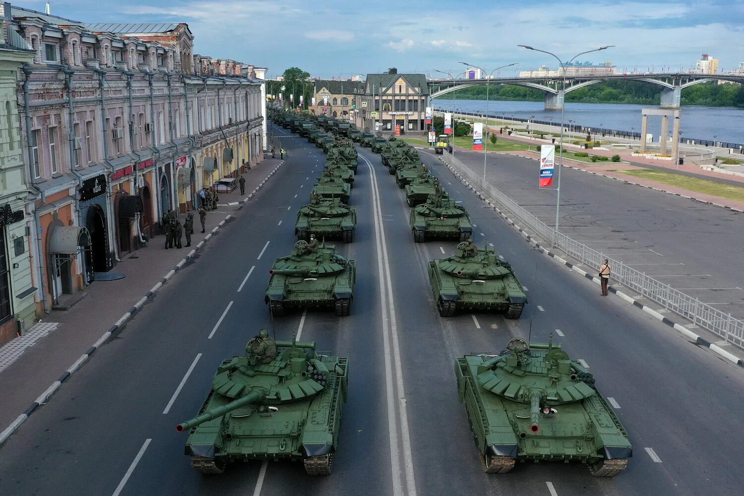 Парад Победы в Нижнем Новгороде 2020. Парад Победы Нижний Новгород площадь Минина. Парад Победы 2015 год Нижний Новгород танки. Парад военной техники. Нижегородский танковый