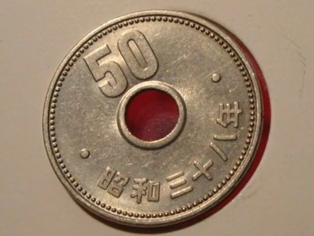 Монета Япония 50 йен 1990. Японская монета с сакурой. Монета черри. 50 Reals. Japan 50