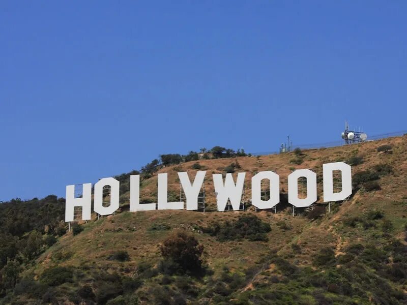 Your hollywood. Надпись hollywood в россии. голливуд в россии. голливуд надпись мемы. надпись на горе в америке.