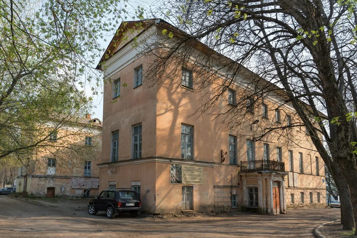 Калужское дома. Дом гражданского губернатора Калуга. Дом Калужского губернатора Калуга. Дом гражданского губернатора, XIX В Калуга. Ул Карла Маркса 6 Калуга.