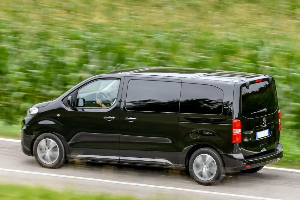 Минивэн Peugeot traveller. Пежо минивэн Тревелер 2018. Пежо traveller 2023. Новый минивэн Пежо Тревеллер. Купить минивэн пежо