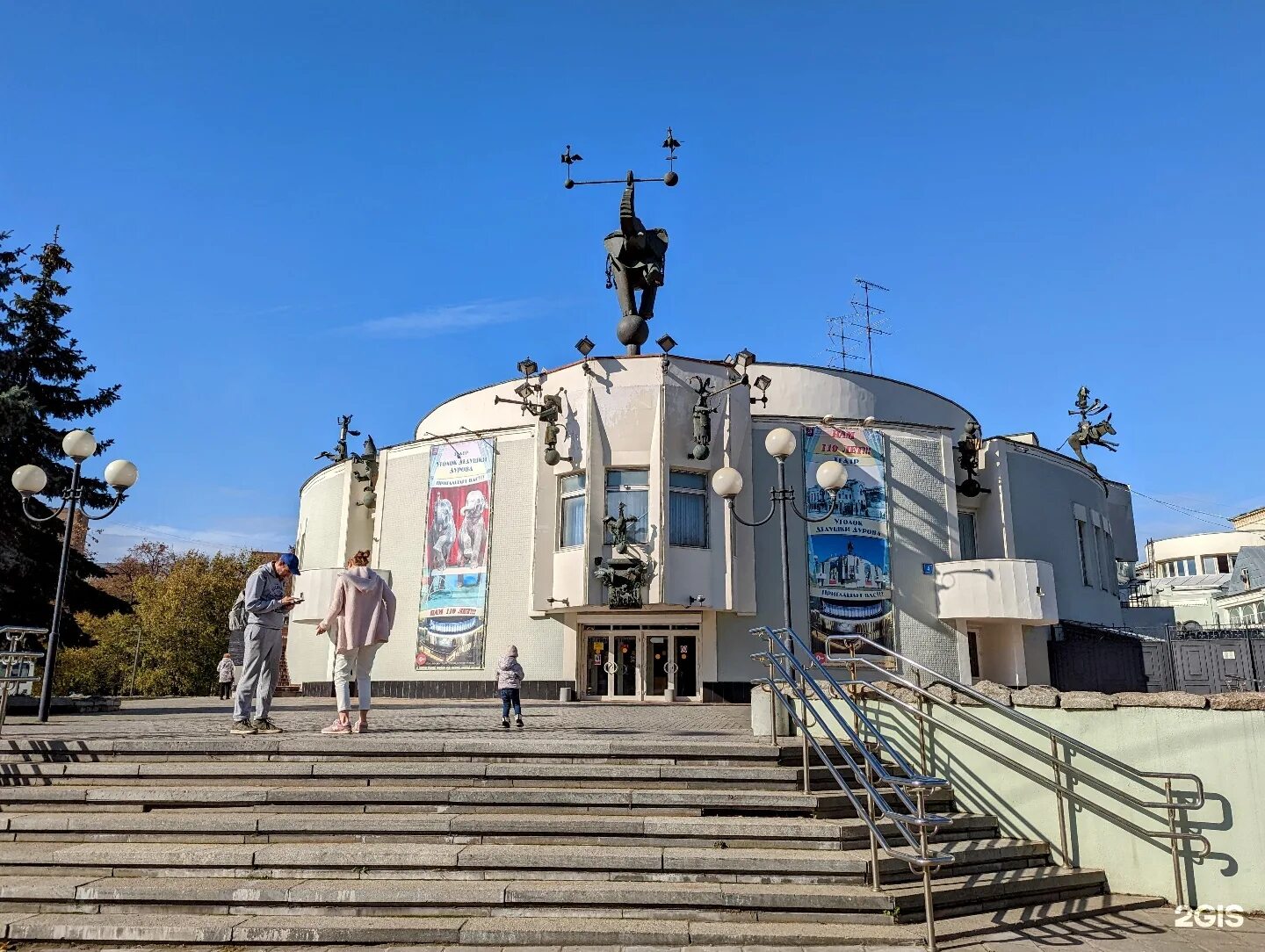 Доехать театр дурова. Театр Дурова в Москве. Театр уголок дедушки Дурова. Уголок дедушки Дурова 2000. Театр Дурова 2024.