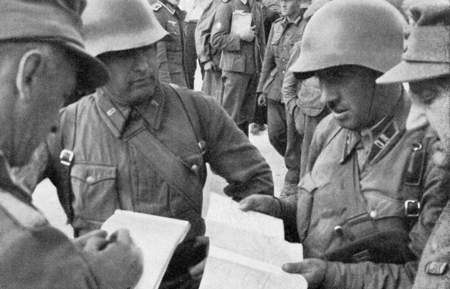 Вермахт польша. Польский поход ркка 1939. совместный парад вермахта и ркка в бресте 1939. польский поход ркка 1939 фотографии. советские солдаты в польше 1939.