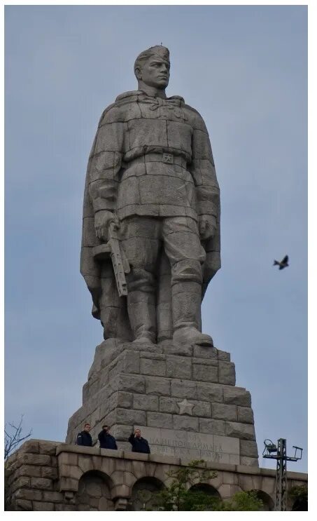 Город где стоит алеша. Памятник советскому солдату в болгарии алеша. памятник в болгарии русскому солдату алеше. алёша (памятник, пловдив). пловдив болгария памятник алеше.