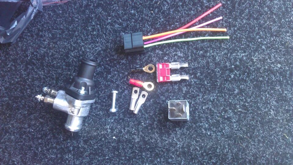 Проточный нагреватель дизельного топлива 12в. Подогрев авто 12 вольт. Проточный подогреватель дизельного топлива 12 вольт. Подогрев поддона двигателя 12 вольт с пультом. Подогреватель топлива дизельных двигателей 12 вольт.