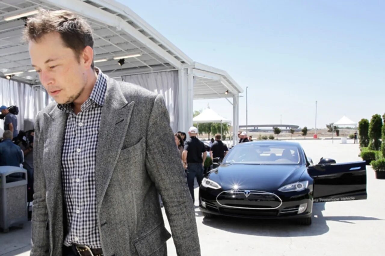 Как живет илон маск. Илон маск тесла. элон маск tesla. компания тесла илона маска. elon musk машина.