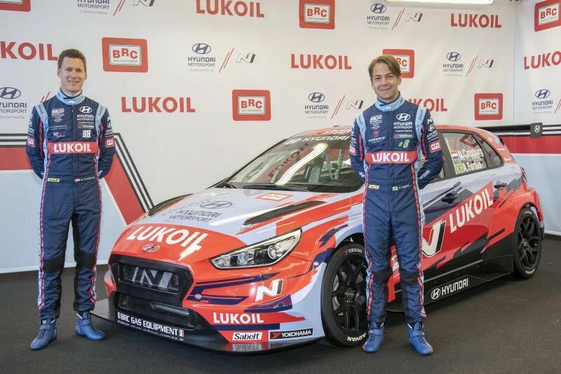 Wtcc 2012. Ваз 2110 лукойл рейсинг. Impreza lukoil racing. Lada 110 lukoil racing. Альтеза лукойл рейсинг.