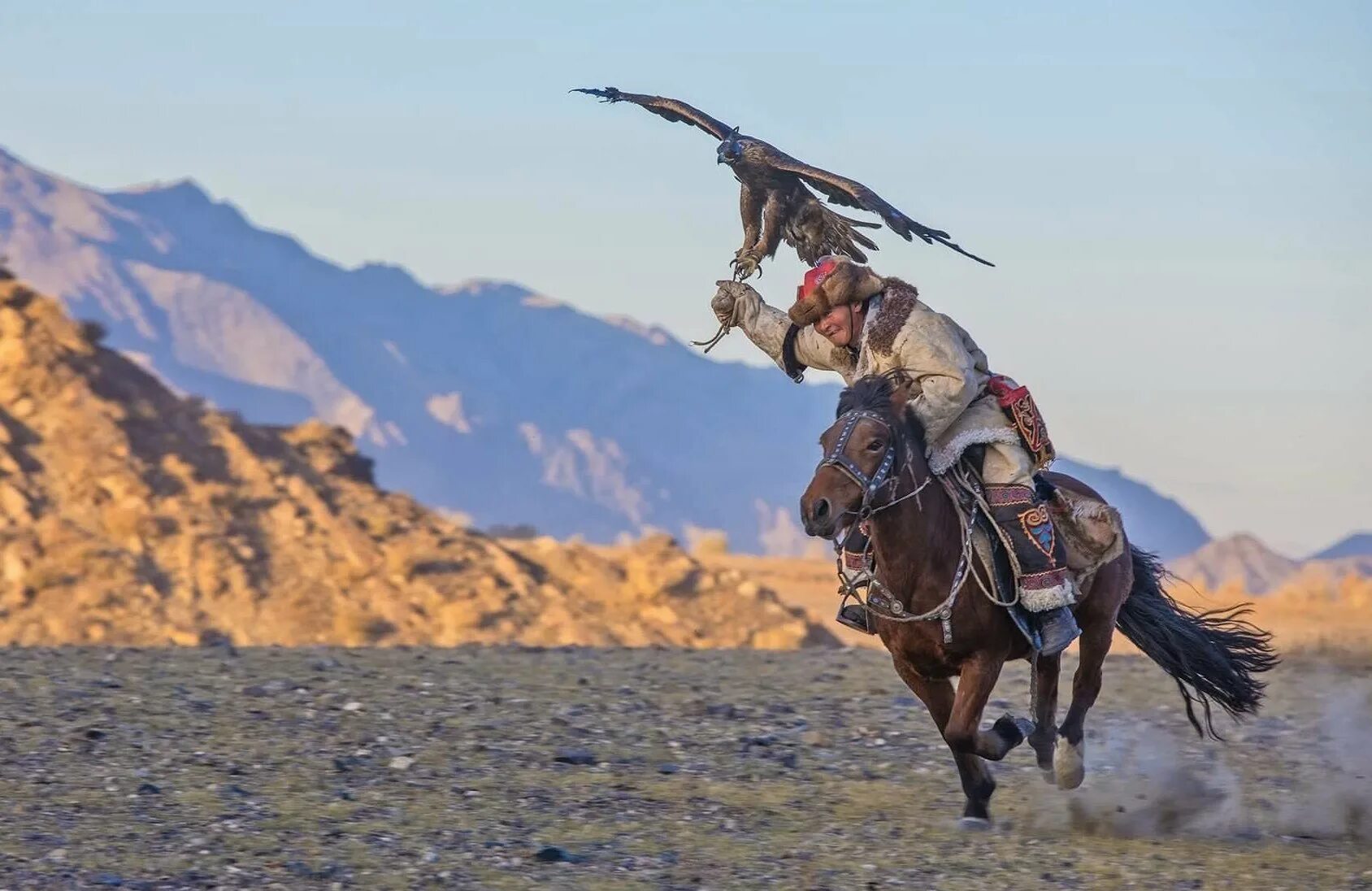 Казахи и монголы. Всемирные игры кочевников киргизия. Кочевники в степи. Всемирные игры кочевников киргизия. Кочевники в степи.