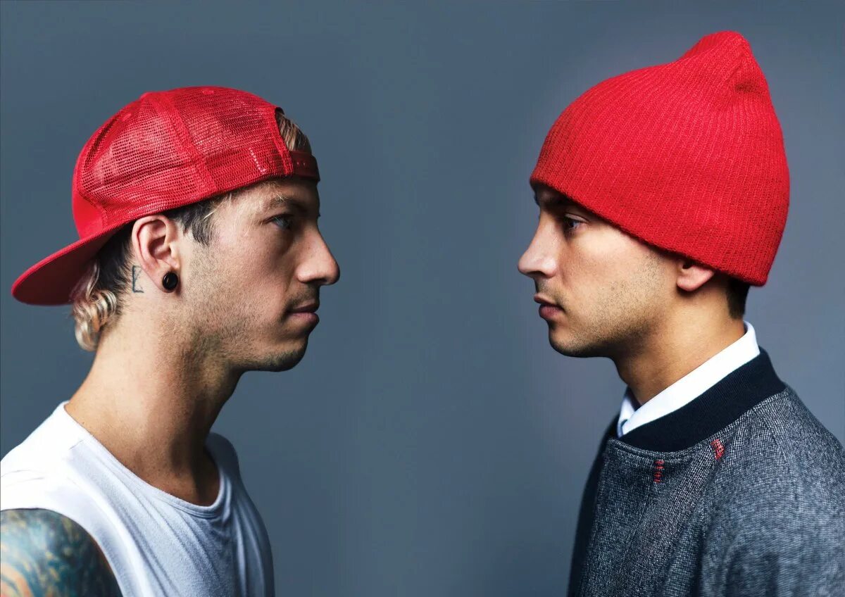 Группа твенти ван. Группа ван пайлотс. Джош твенти ван пилотс. Next semester twenty one pilots. Twenty one pilots 2014.