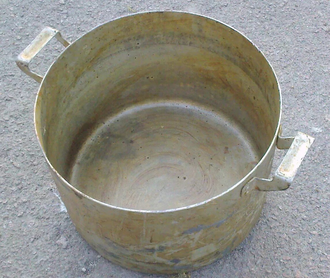 Очистка алюминиевой посуды внутри. Средство для чистки пригоревших кастрюль. Чем очистить алюминиевую кастрюлю. Алюминиевая посуда потемнела. Чем очистить алюминиевую кастрюлю.