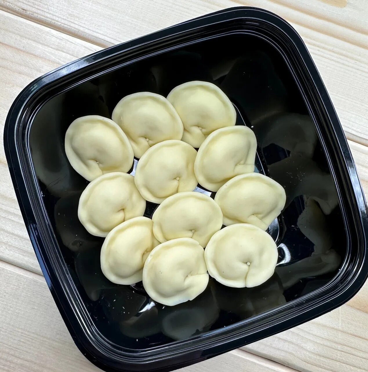 Букет пельменей. Конфеты пельмени. Пельмени из шоколада. Шоколадные пельмешки. Пельмени из шоколада своими руками.