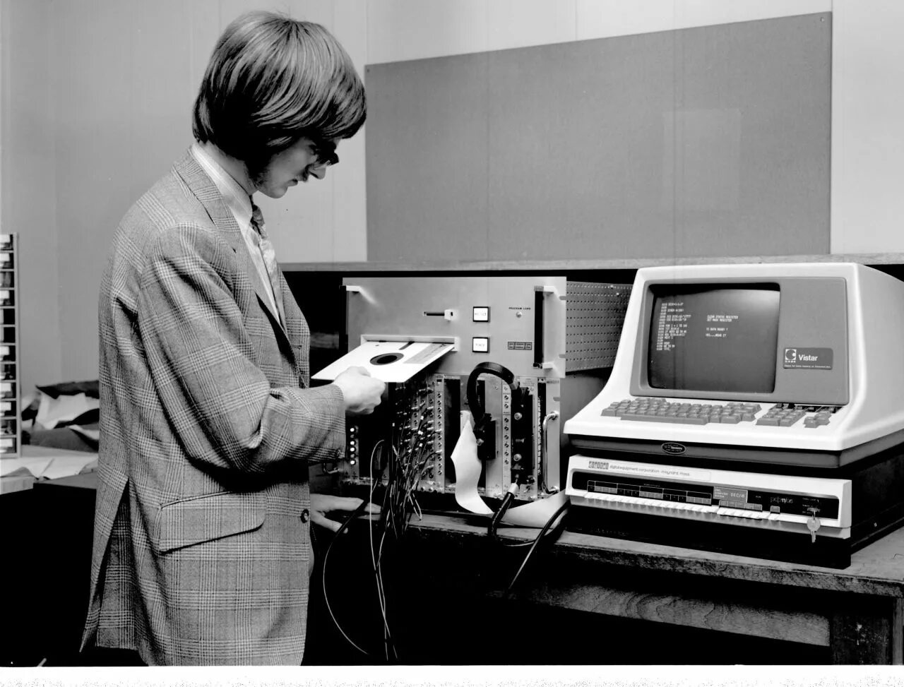 PDP-11 1970. ЭВМ PDP 11. ЭВМ Dec PDP-11. Компьютер IBM 1970.